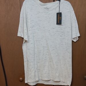 NWT Straightfaded Off White Tee Shiry With Nlue Accent SZ XL